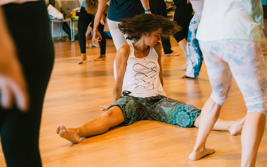 Espacios de Movimiento Vital Expresivo, para soltar tensiones, despertar la vitalidad y conectar con tu cuerpo.